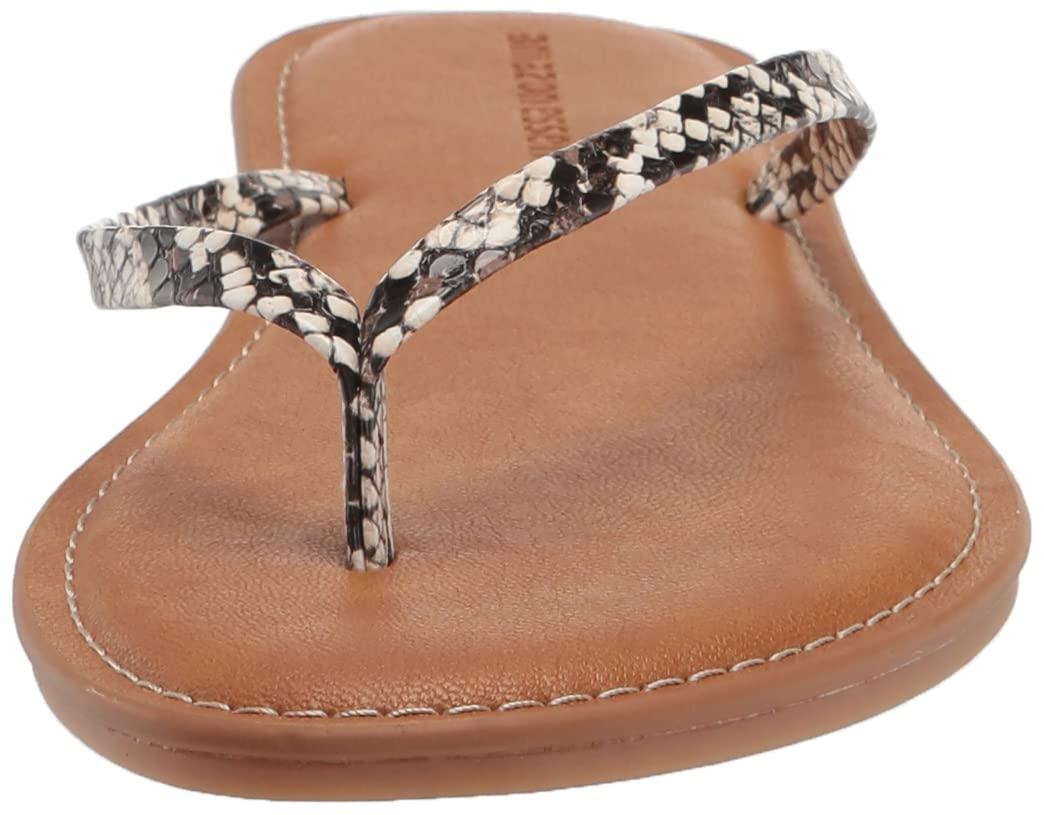 Amazon Essentials Women's Thong Sandal - Image 2